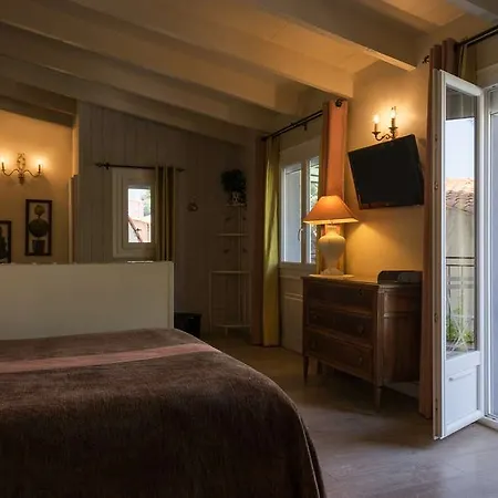מלון La Casa Pairal 4*